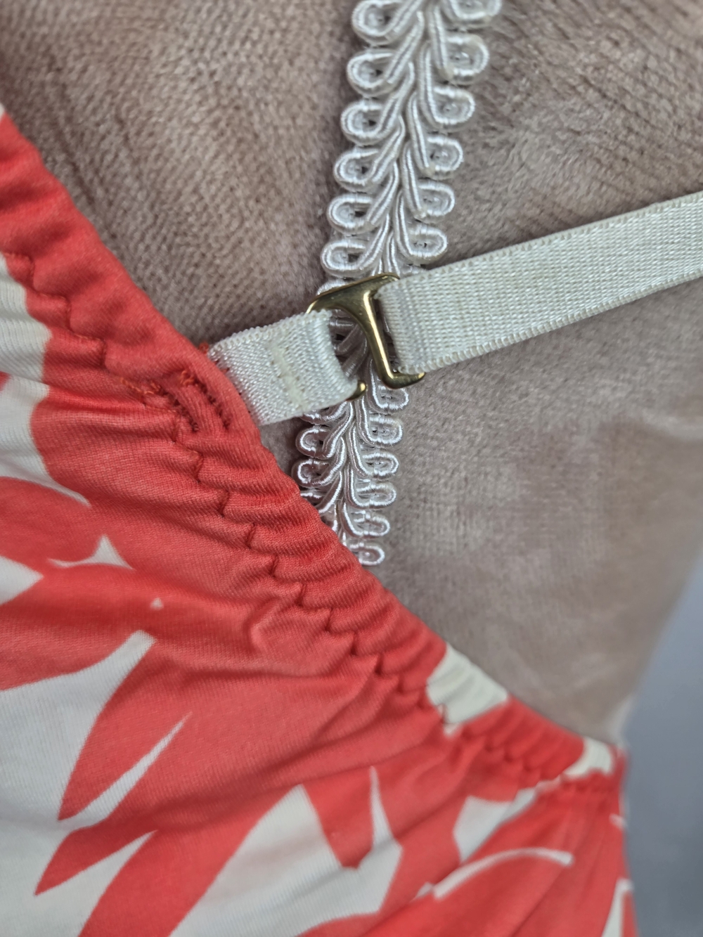 Florence Broadhurst for Kate Spade Cockatoo Print Swimsuit in Coral Size 4 - Picture 4 of 7